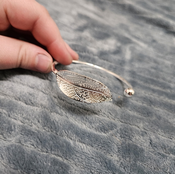 Jewelry - Adjustable Silver Leaf Bracelet!
